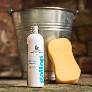 Szampon dla koni - koncentrat CARR & DAY & MARTIN Gallop Extra Strength Shampoo - 500ml / CC007