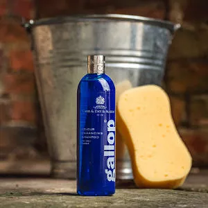 Szampon dla koni siwych CARR & DAY & MARTIN Gallop Grey 500ml / CC015